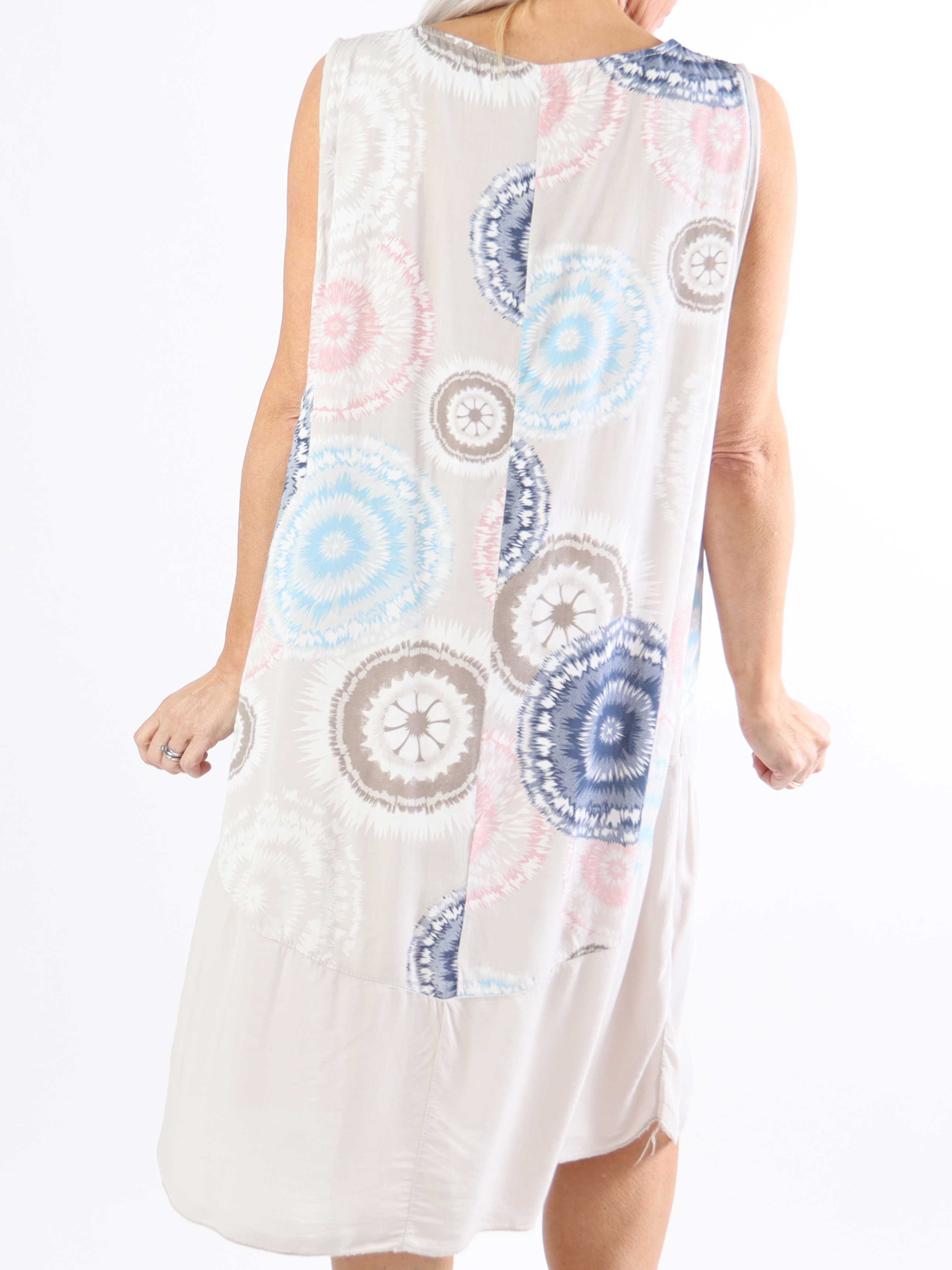 Valerie - Plus size-klänning i lätt viskostyg med breda axelband